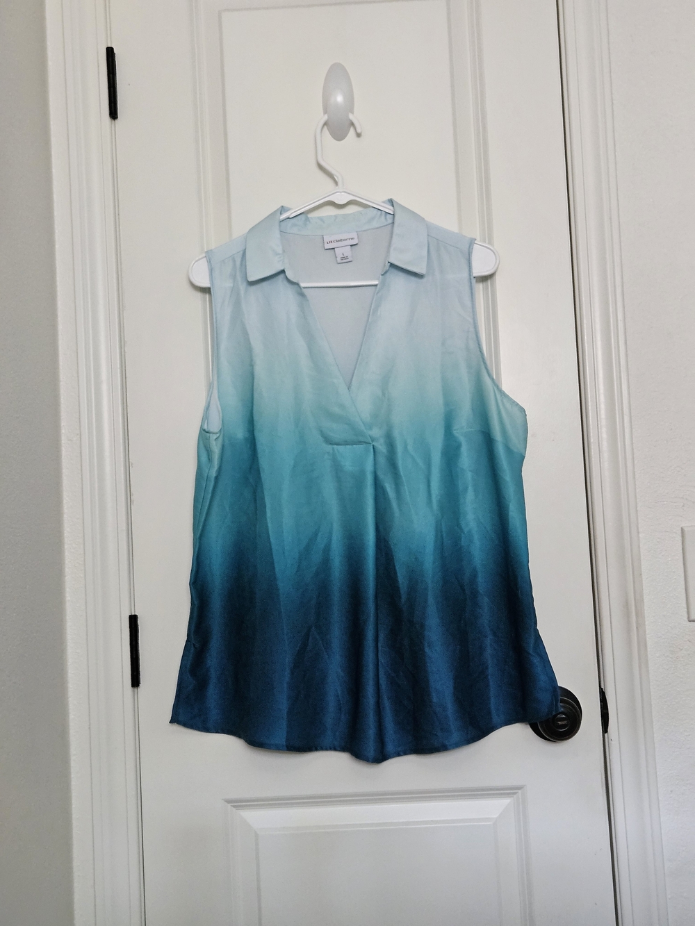 NWOT Liz Claiborne Ombré Sleeveless Split-Neck Blouse L